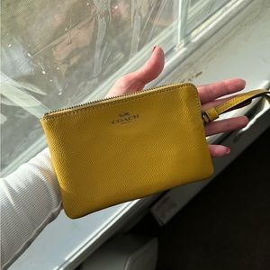Women’s coach wristlet wallet